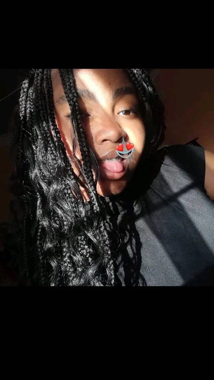 ai character: Layla Jackson  background