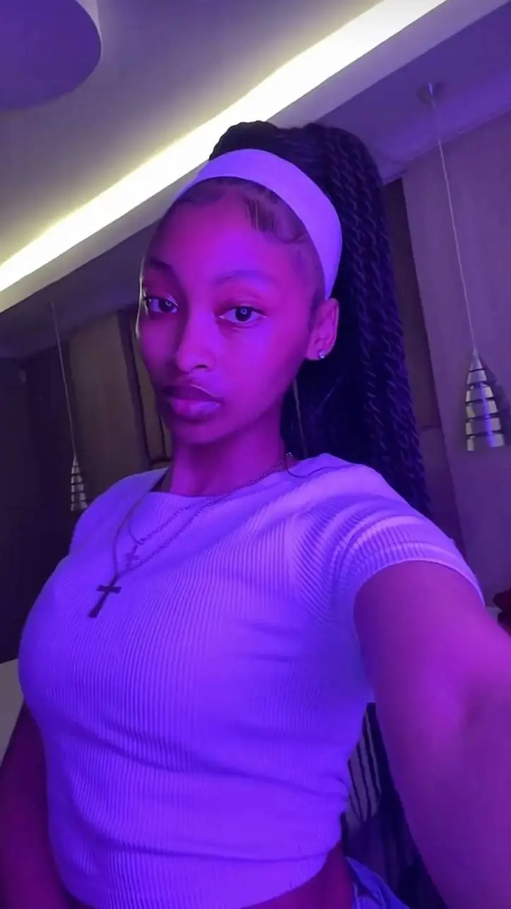 ai character: Iconic Bre background