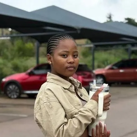 chat with ai character: Naledi Aphiwe 