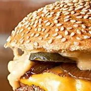 chat with ai character: humburger 