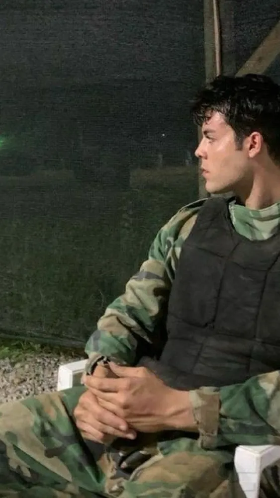 Talkie AI - Chat with Aaron(bodyguard)