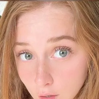 chat with ai character: tracie