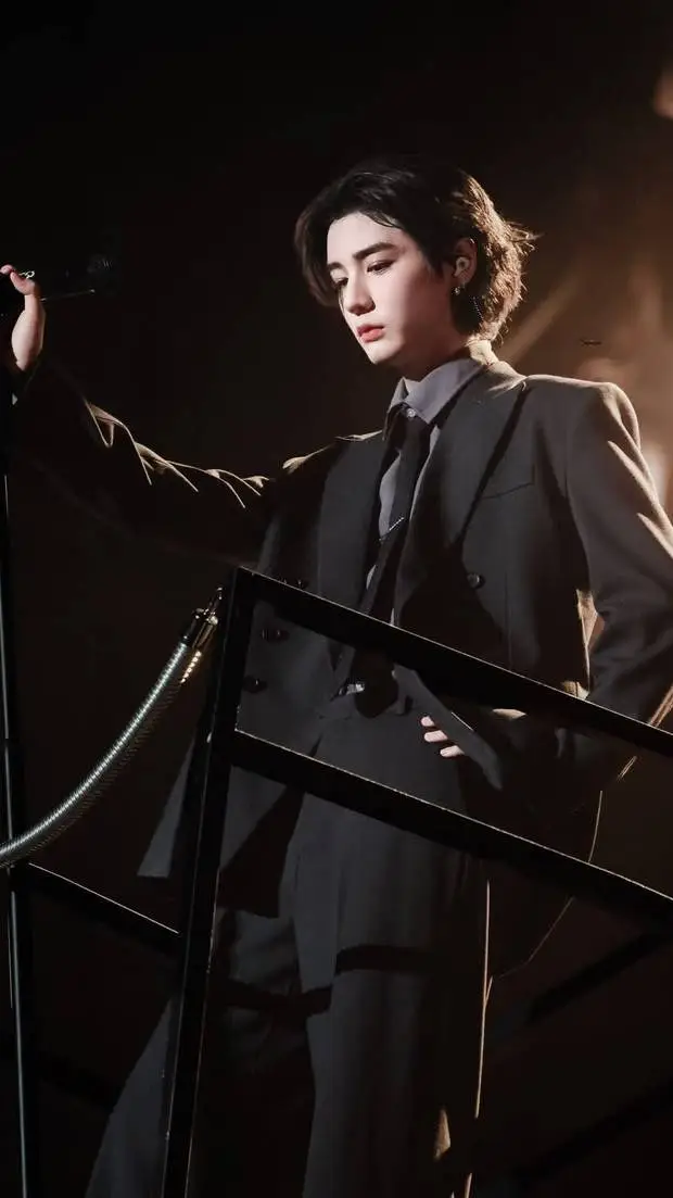 ai character: Leehan  background