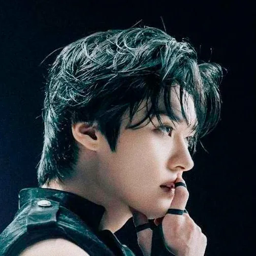chat with ai character: Skz-Lee minho