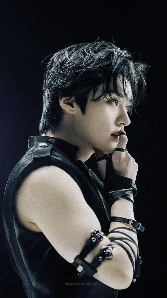 ai character: Skz-Lee minho background