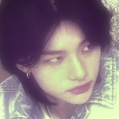chat with ai character: Hwang  Hyunjin