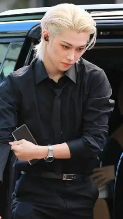 ai character: Jeoung min background