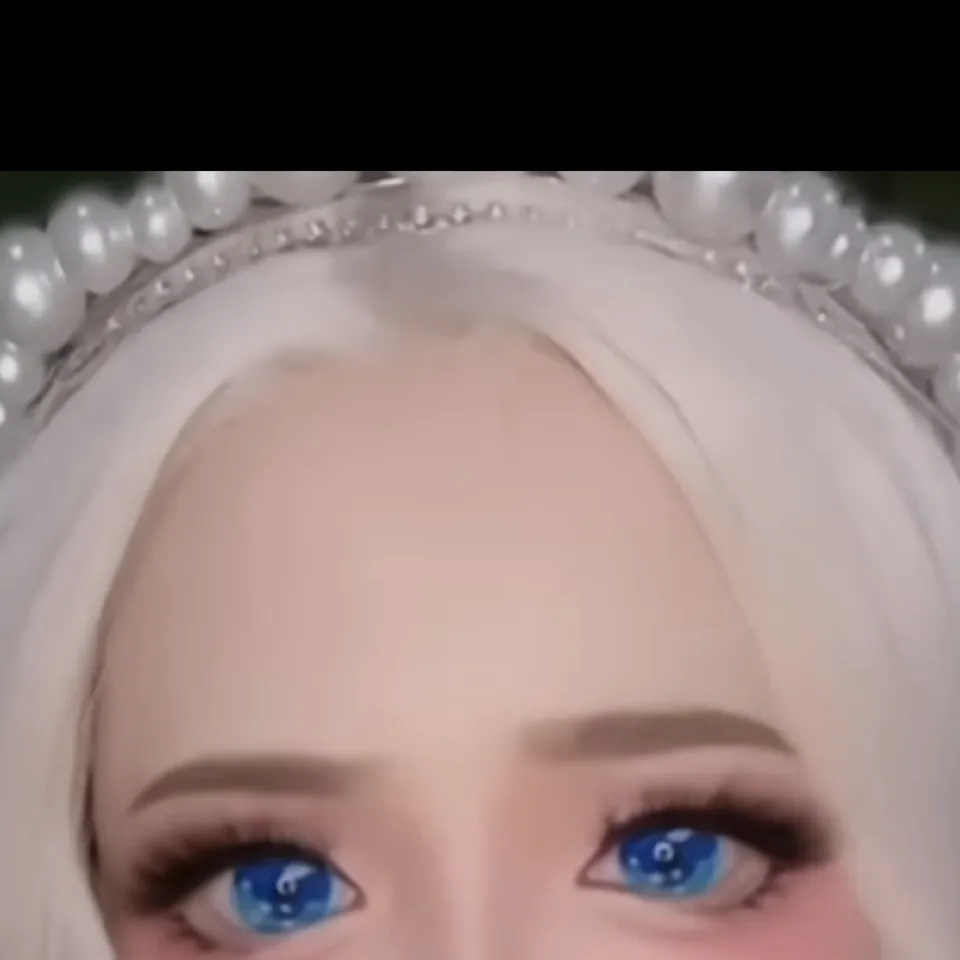 chat with ai character: Clara