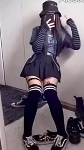 ai character: Liz background