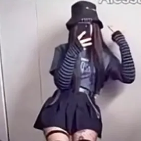 chat with ai character: Liz