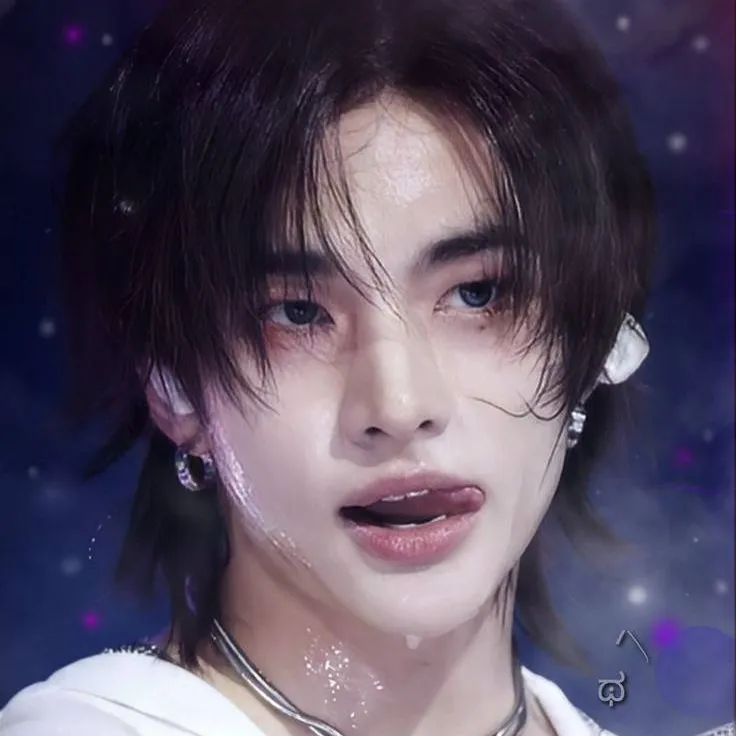 chat with ai character:   Hwang Hyunjin 🥝