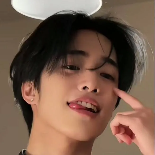 chat with ai character: Clive