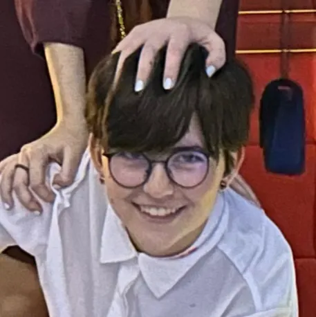 chat with ai character: Emerald trio 