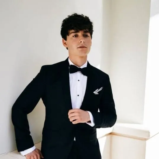 chat with ai character: Noah schnapp ❤️