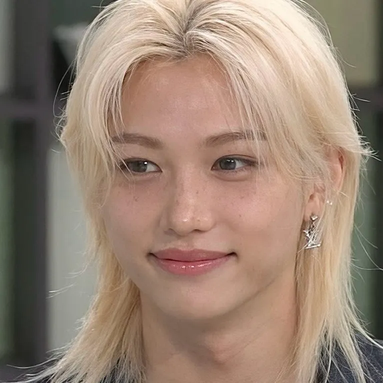 chat with ai character: Lee Felix