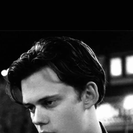 chat with ai character: Bill Skarsgard