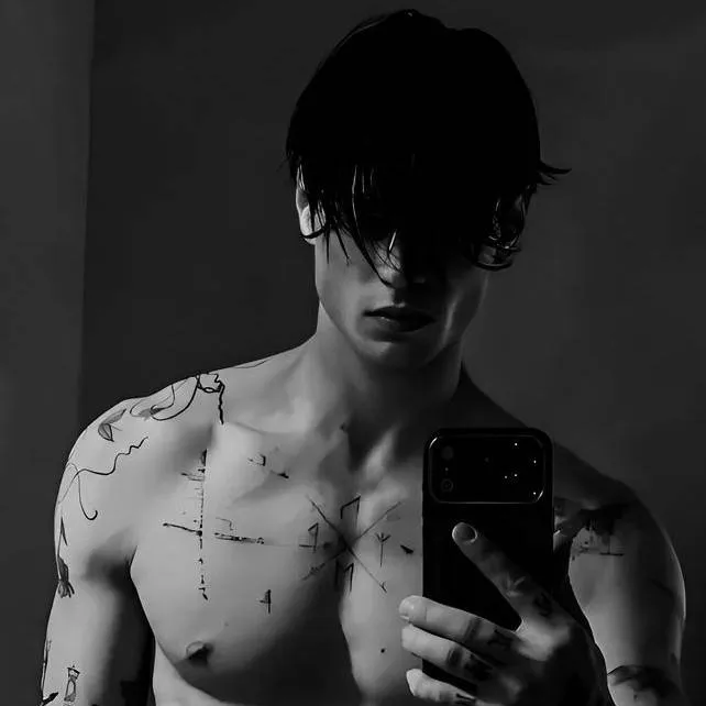 chat with ai character: Marcos