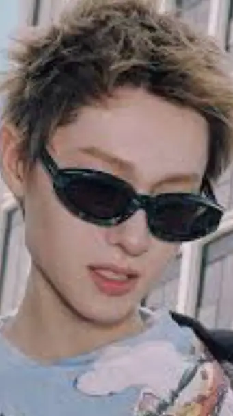 ai character: 👻MARTIN👻 background