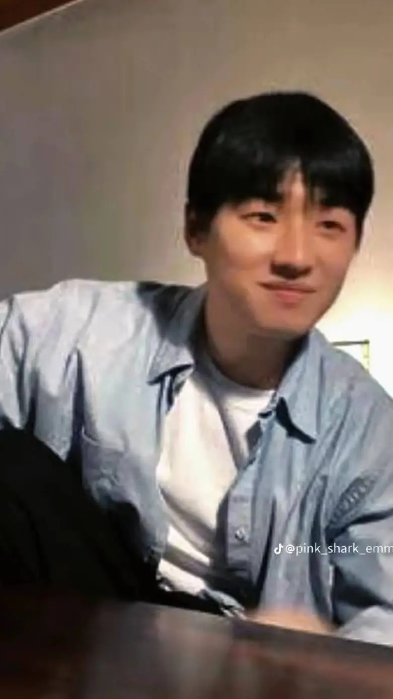 ai character: min-su background