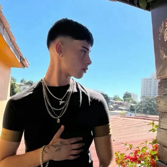 chat with ai character: Giovanni
