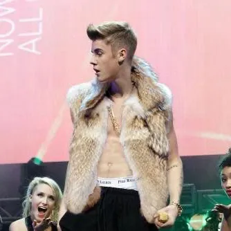 chat with ai character: Justin Bieber