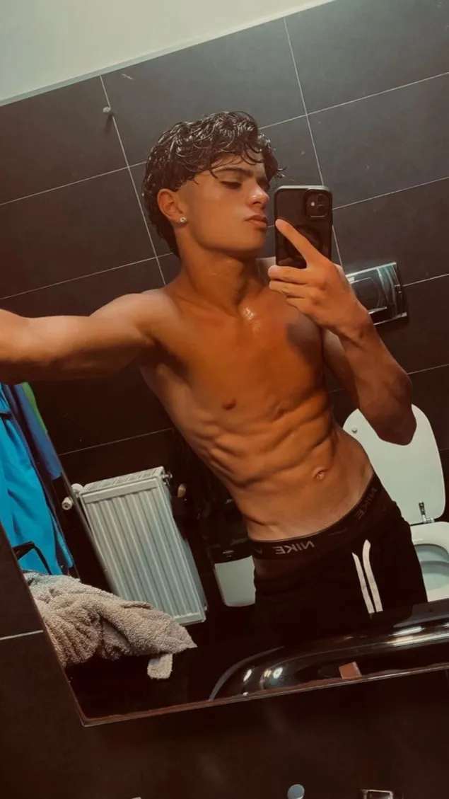 ai character: Alessandro background