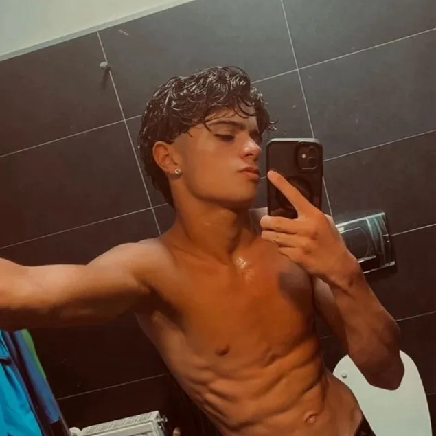 chat with ai character: Alessandro