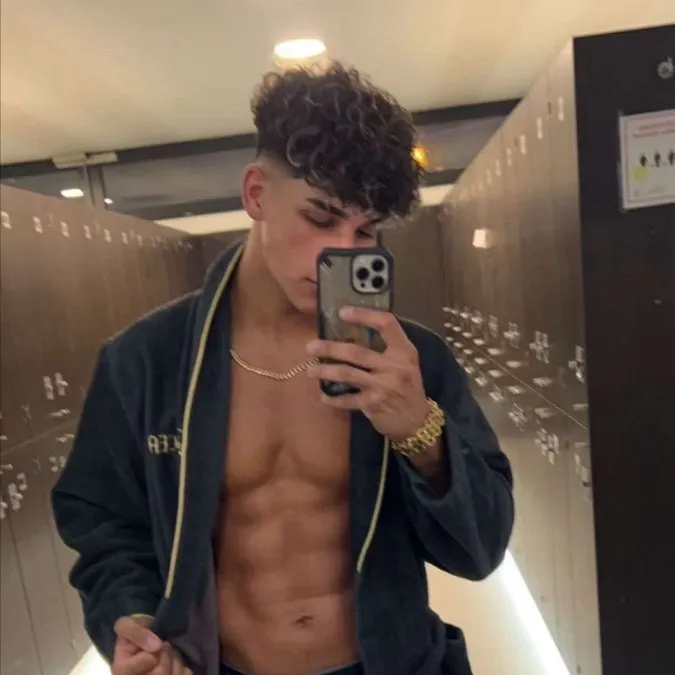 chat with ai character: Alehandro 