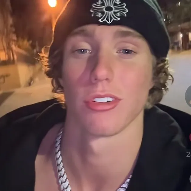 chat with ai character: Marc