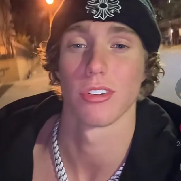 chat with ai character: Marc