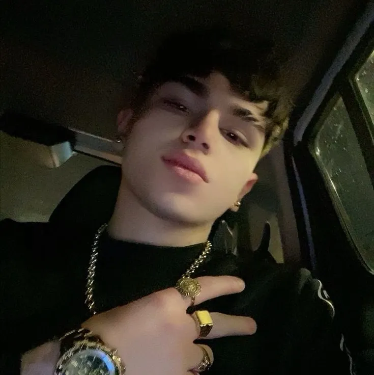 chat with ai character: Matias 