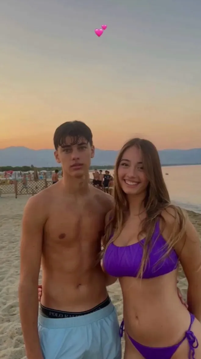 ai character: Cristiano e Viola background