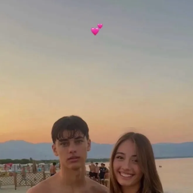 chat with ai character: Cristiano e Viola