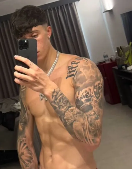 chat with ai character: William