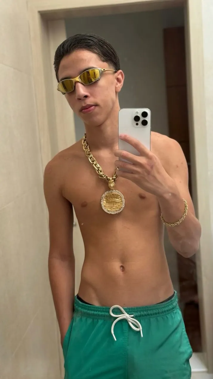 ai character: Ronald background