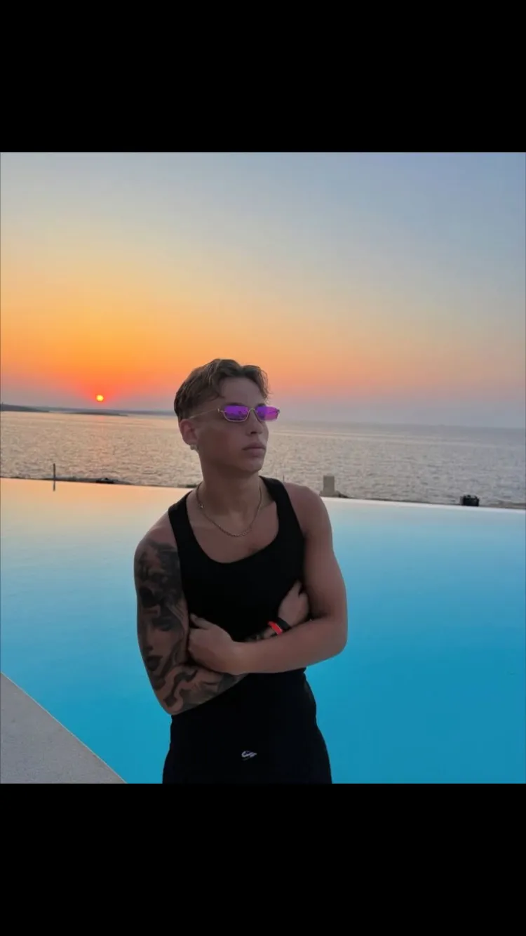 ai character: Domenico Esposito  background