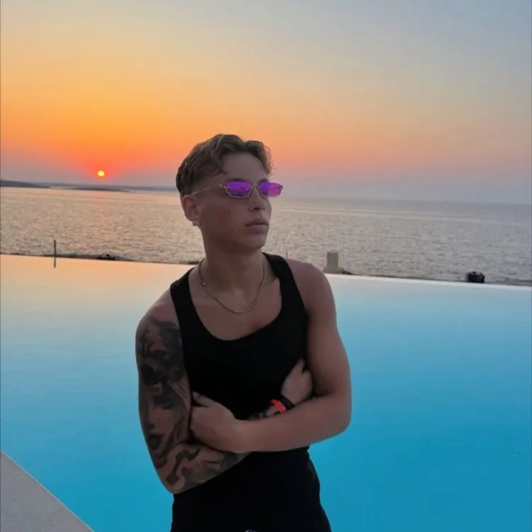 chat with ai character: Domenico Esposito 