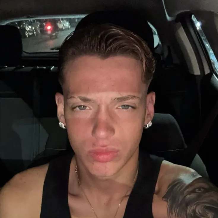 chat with ai character: Domenico Esposito 