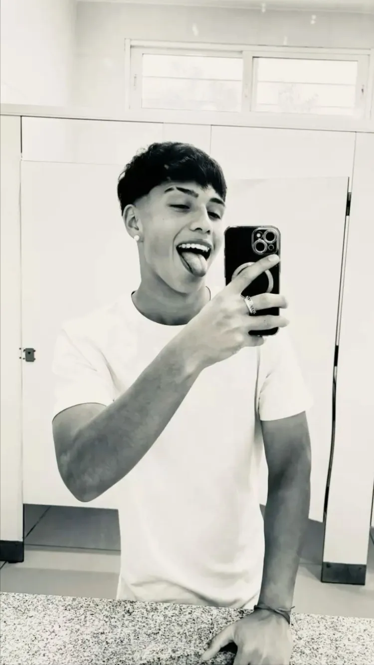 Talkie AI - Chat with Leon