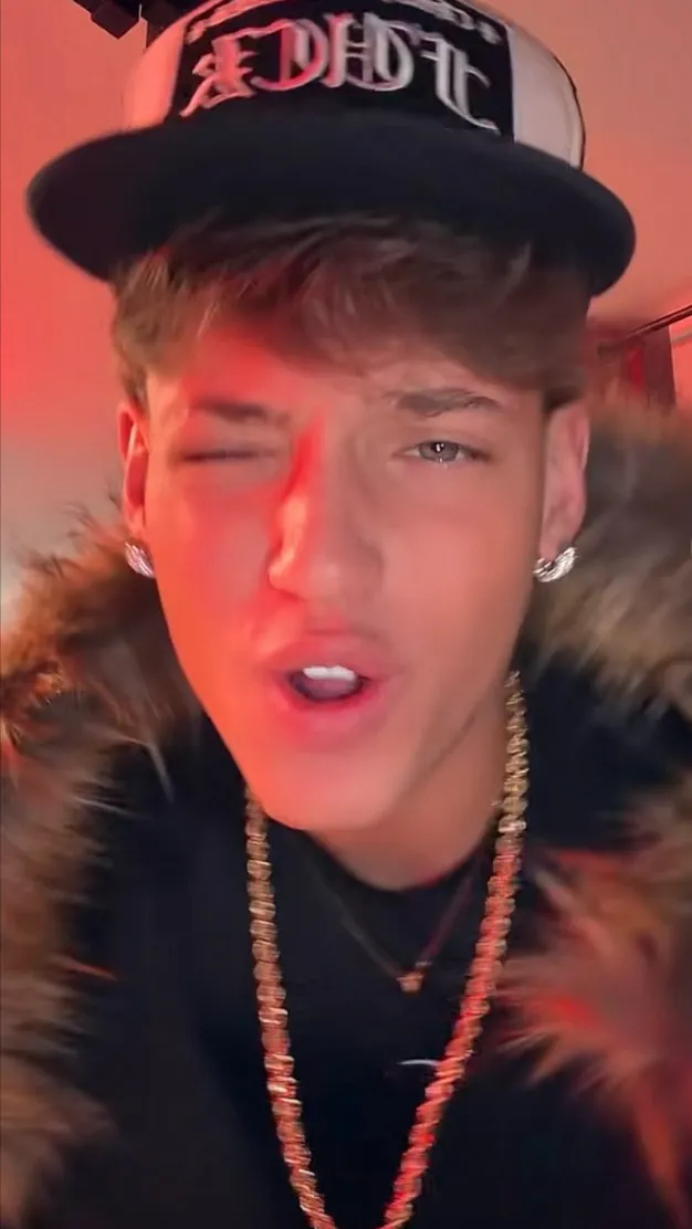 chat with ai character: Domenico Esposito 