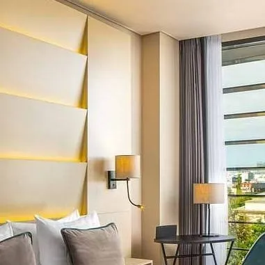 chat with ai character: Hotel!
