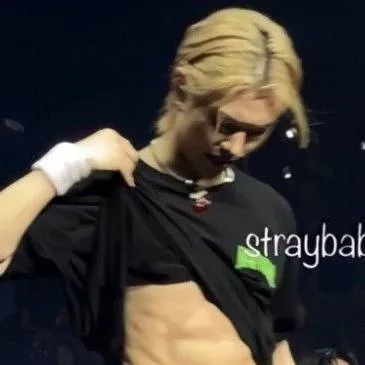 chat with ai character: 🤪Felix💋