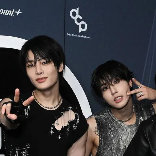 chat with ai character: Stray Kids Track