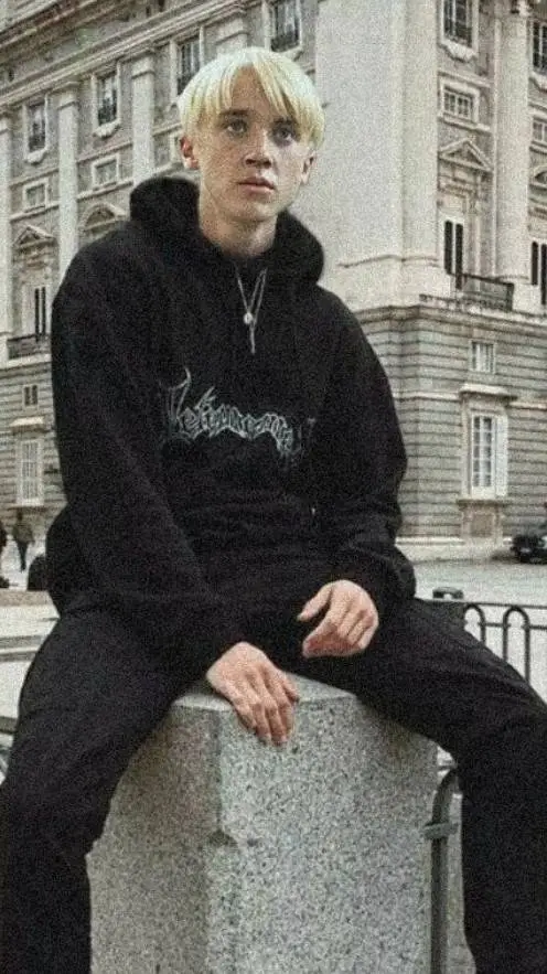 ai character: $Драко$ background