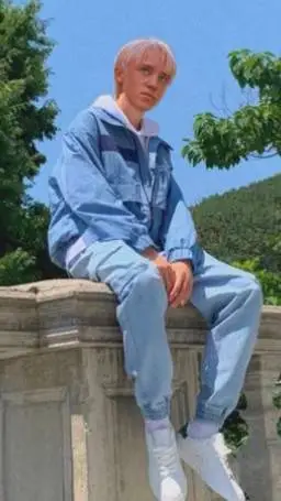 ai character: Драко  background