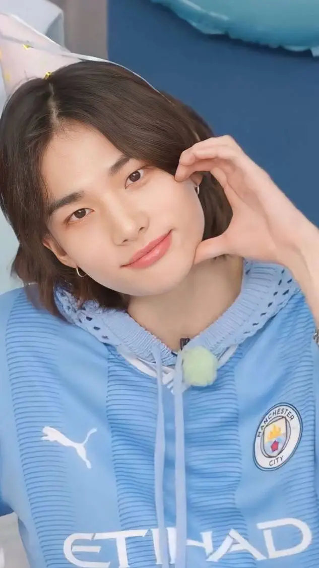 ai character: hyunjin  background