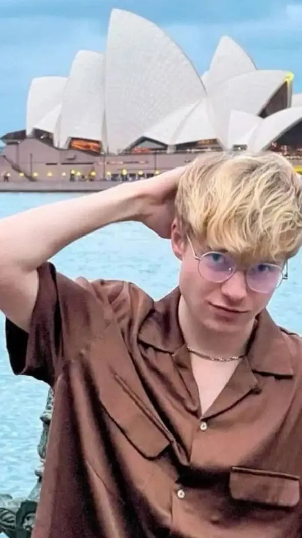 ai character: Sam golbach  background