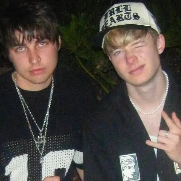 chat with ai character: Sam and Colby+gf!