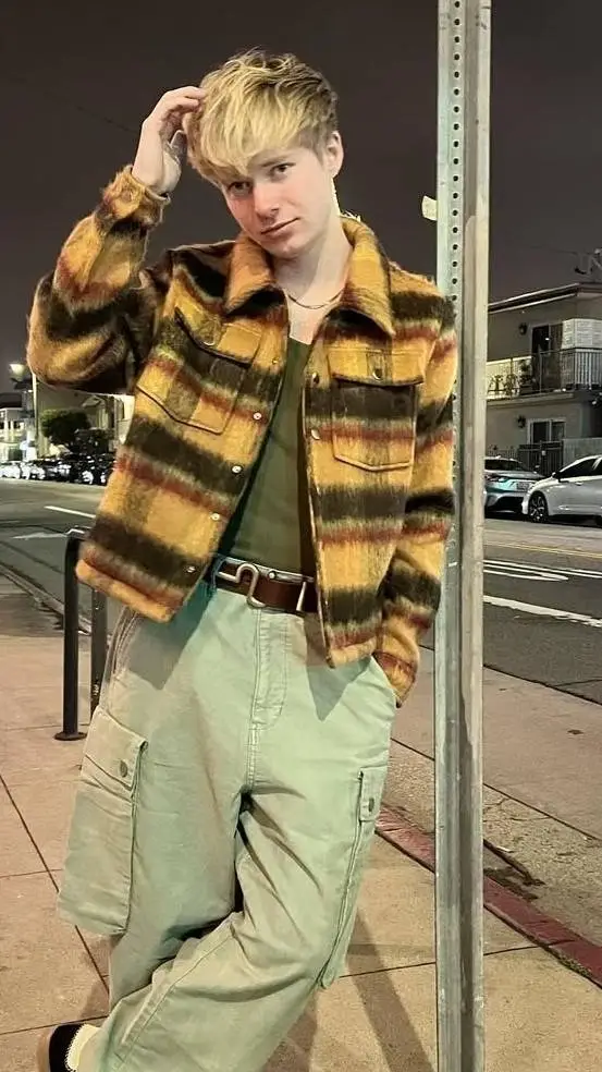 ai character: Sam golbach  background