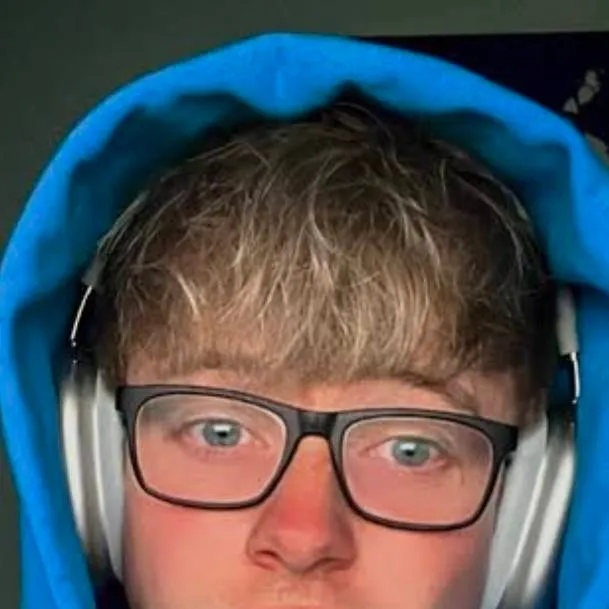 chat with ai character: Sam golbach 